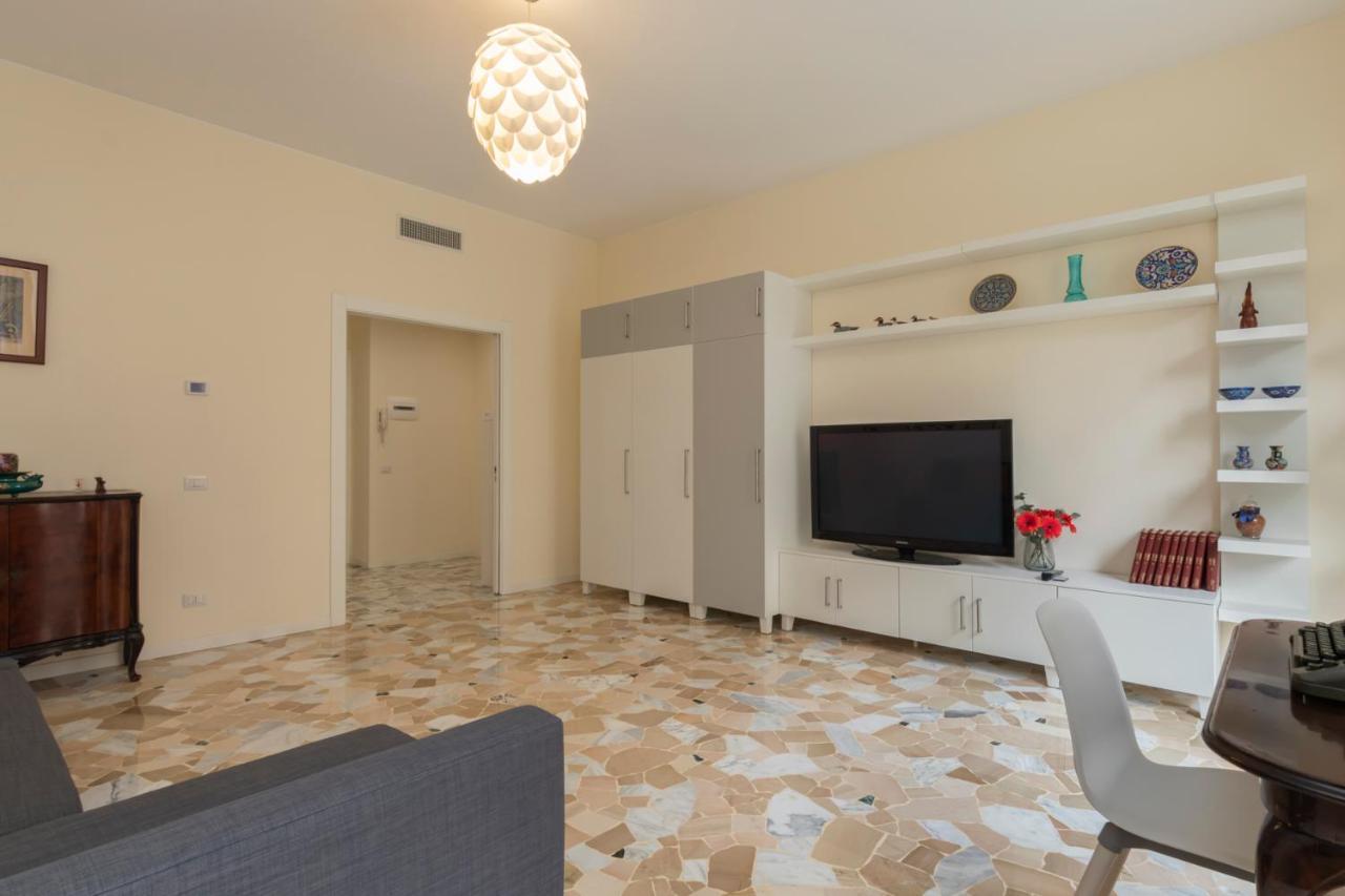 Joivy Modern 2Bed Flat With Balcony, 250M From M5 Foppa And M2 Sant'Agostino Apartment Milan Exterior photo